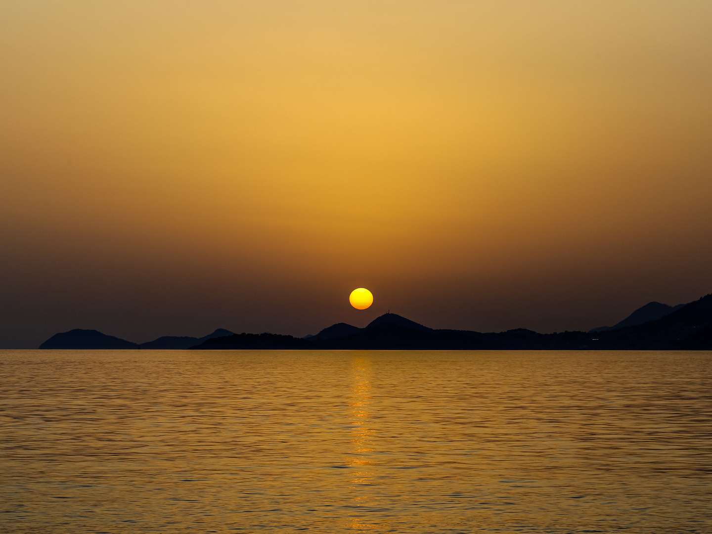 Die Sonne geht in Dubrovnik unter 