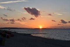 Die Sonne geht über Niendorf unter