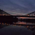 Die Sonne geht unter am Blauen Wunder in Dresden