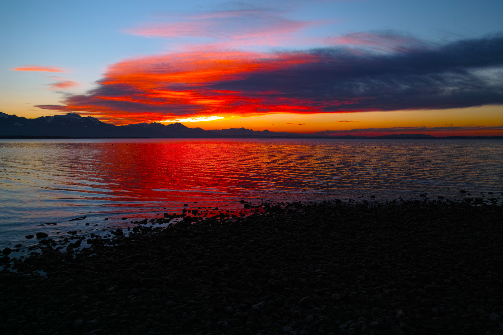 Die Sonne geht unter am Chiemsee