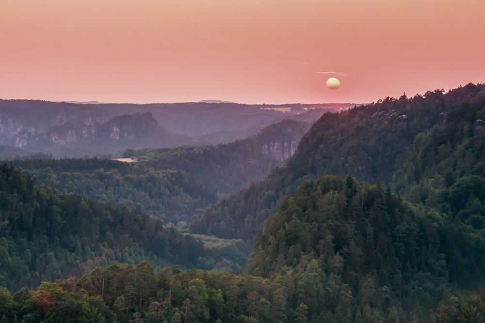 Die Sonne geht unter am Polenztal