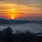 Die Sonne geht unter, der Nebel steigt höher