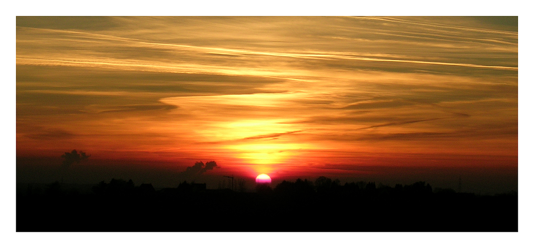 Die Sonne geht unter nach einem schönen Tag