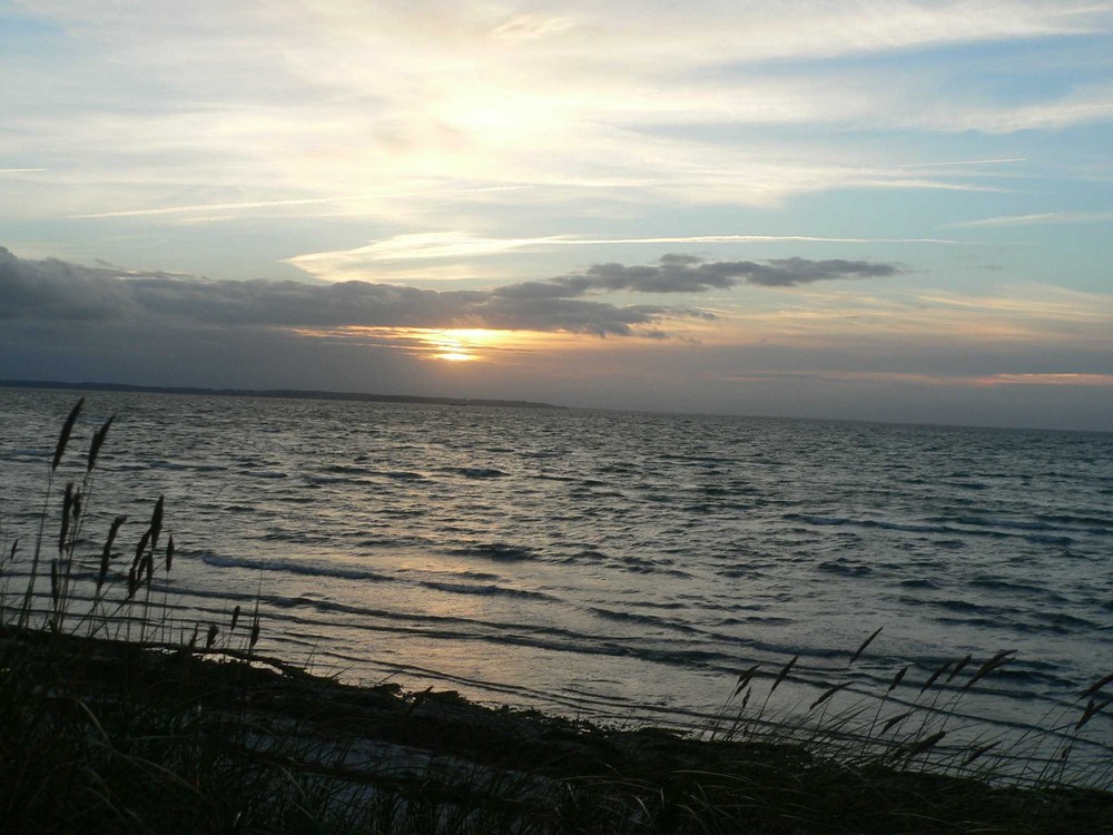 Die Sonne geht unter: Ostsee