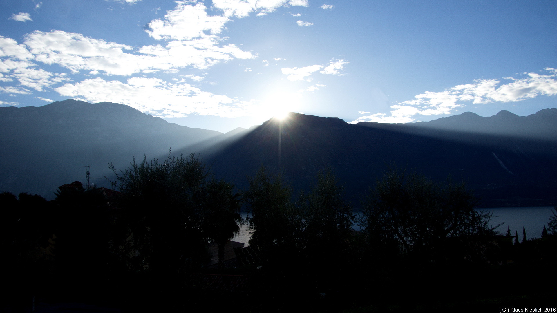 Die Sonne hat den Monte Baldo " erklommen "