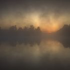 Die Sonne im Kampf mit dem Morgennebel