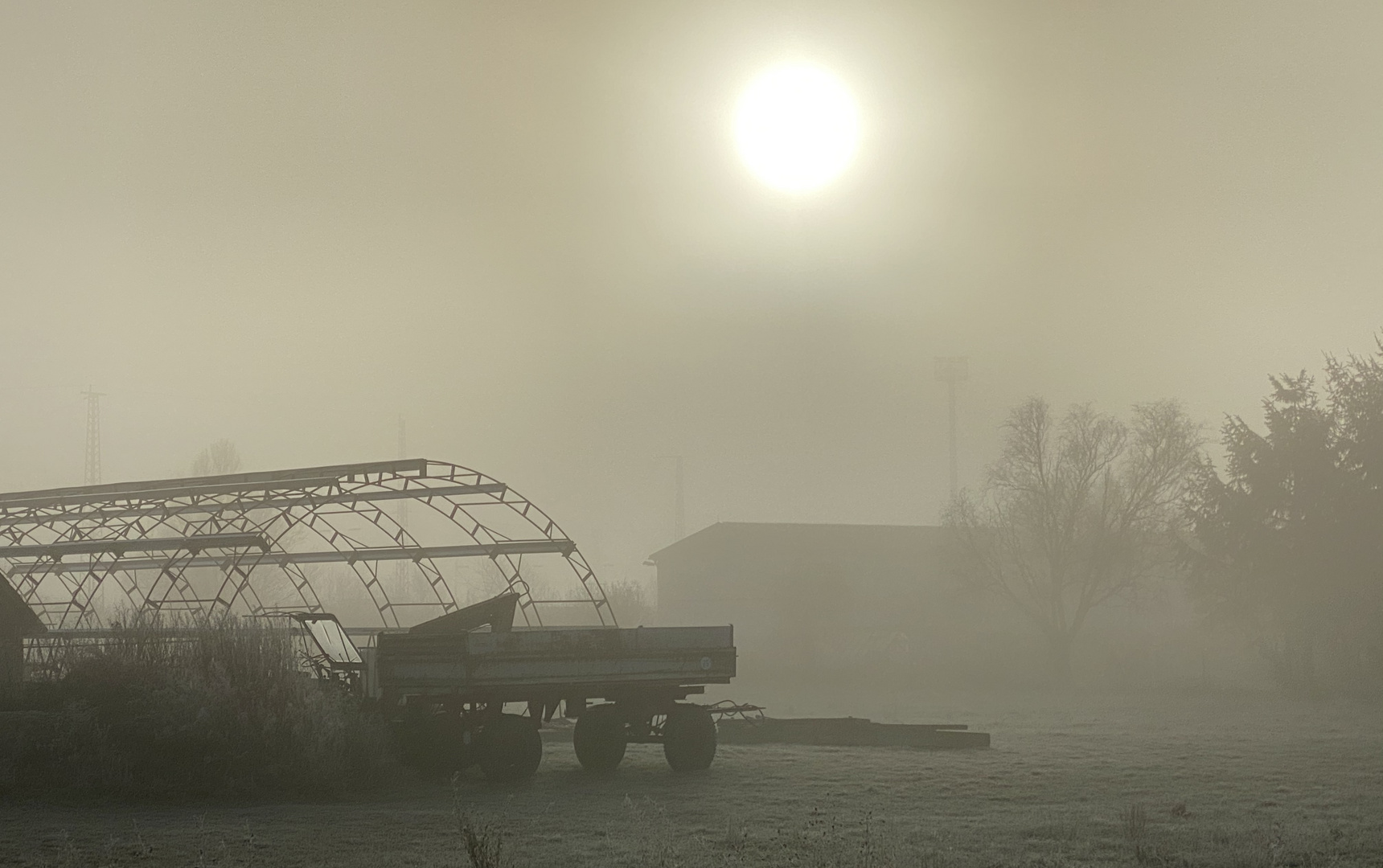 Die Sonne im Neben gehüllt