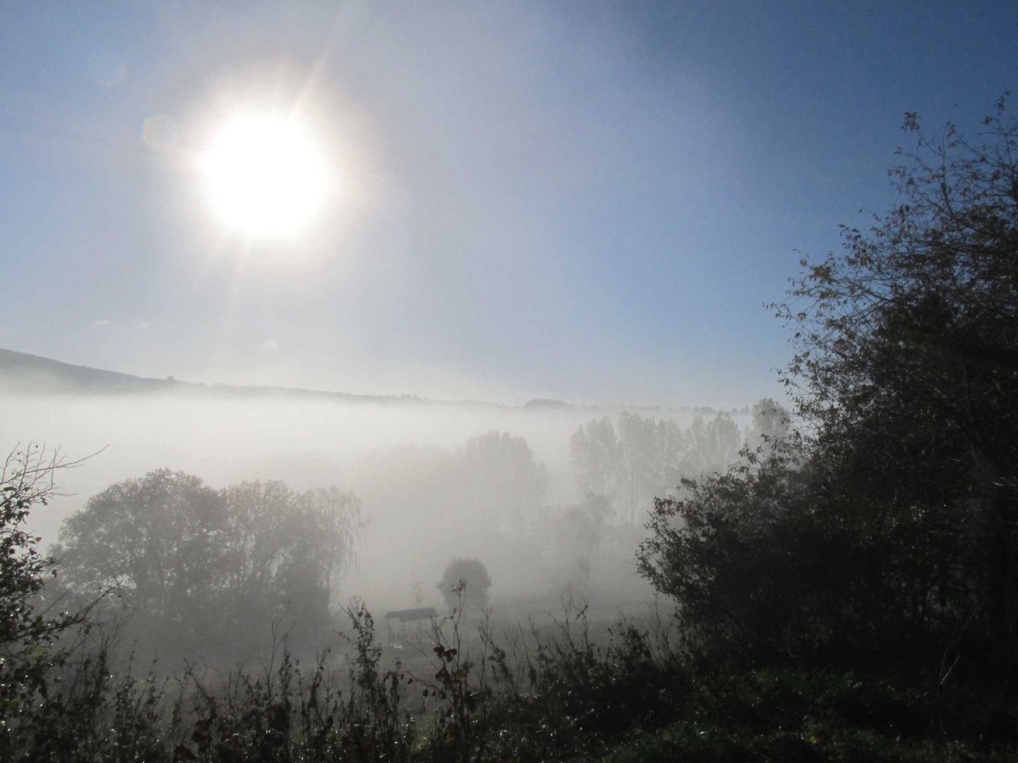 die Sonne kämpft sich durch