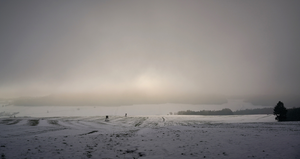 die Sonne kämpft sich durch den Nebel