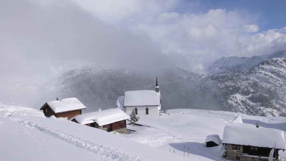 die Sonne kommt auf die Belalp