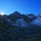 die Sonne kommt über den Kamm,  am Weg zum Brechsee