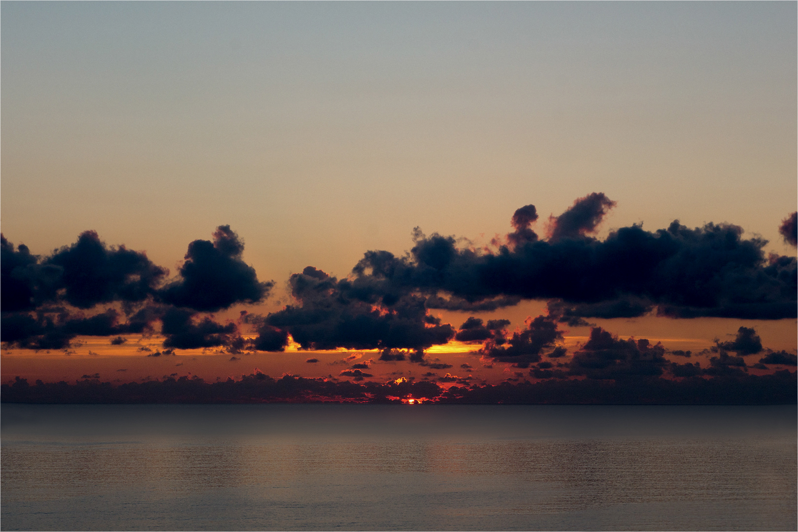 Die Sonne kratzt am Horizont