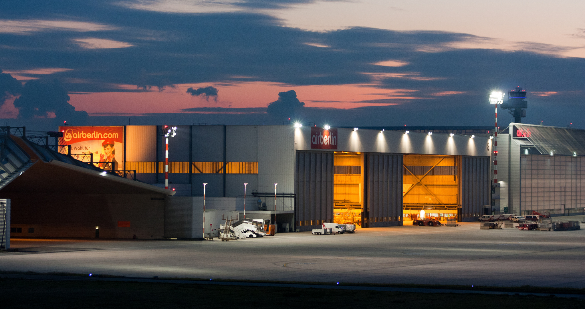 Die Sonne legt sich schlafen -DUS Airport-