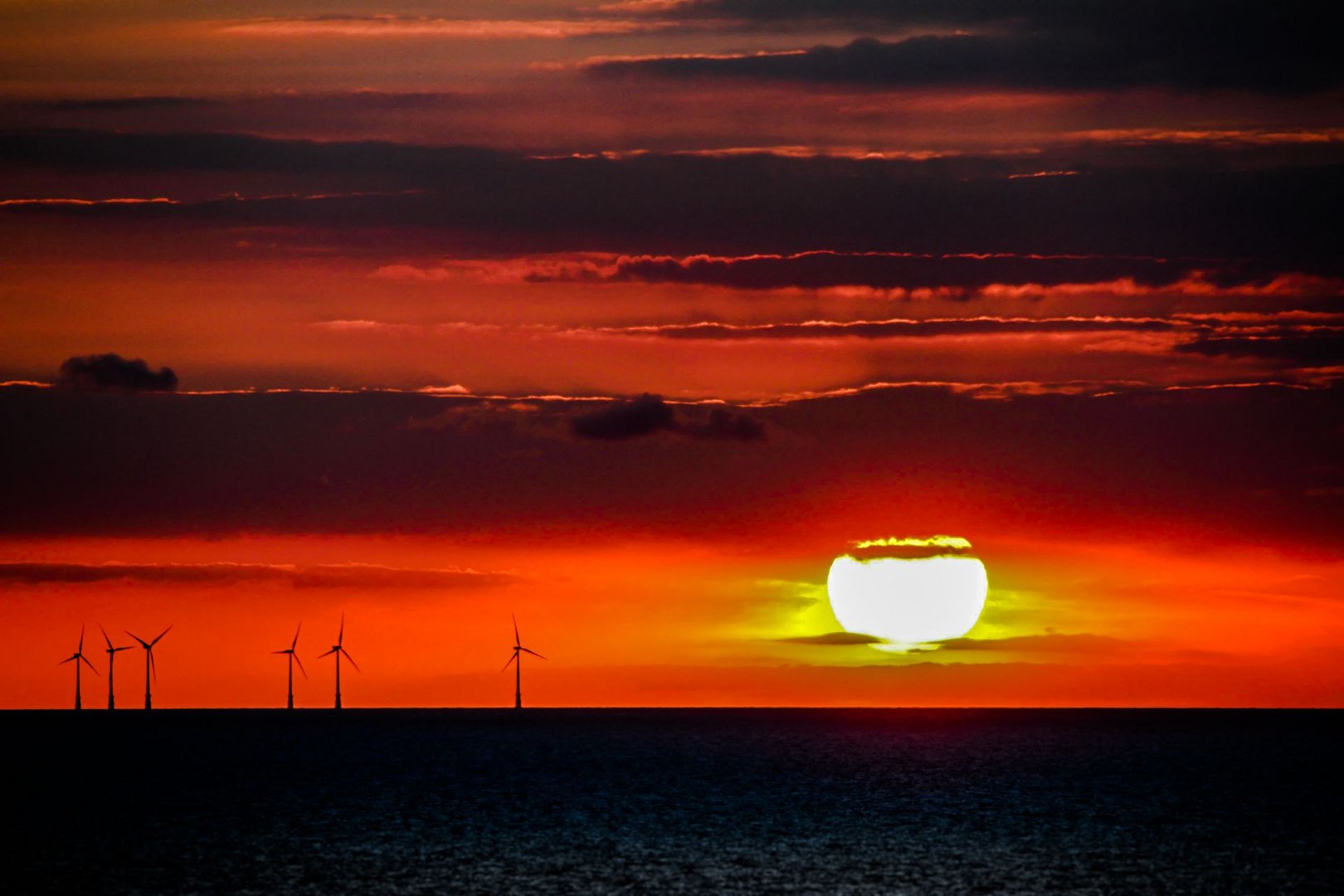 Die Sonne macht Feierabend - der Wind Überstunden