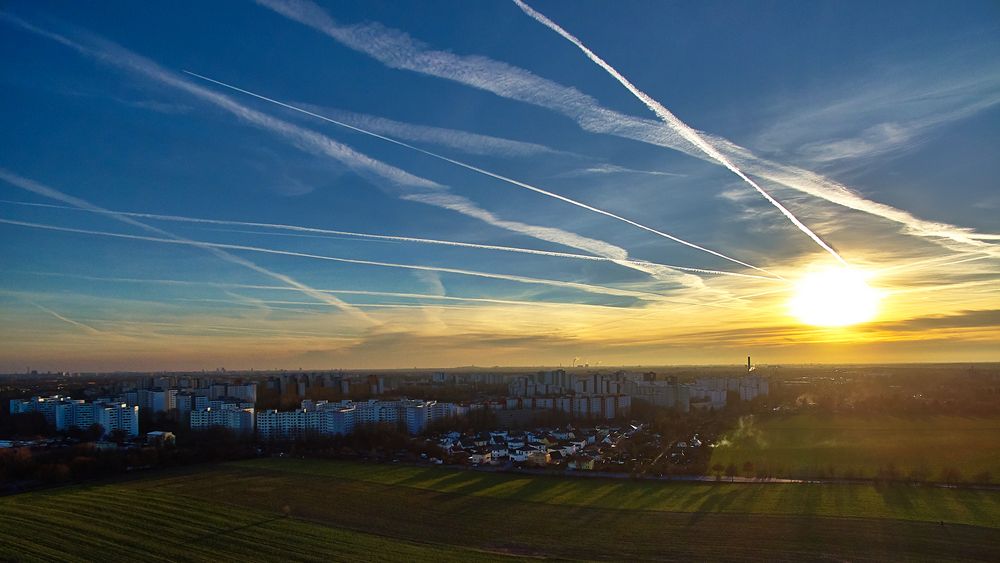 Die Sonne neigt sich über dem Märkischen Viertel