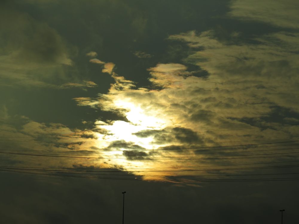 Die Sonne schafft es nicht so richtig .Aus dem Auto raus aufgenommen