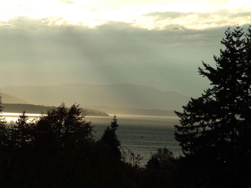 Die Sonne scheint und das Boot faehrt