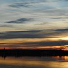 Die Sonne sinkt in den Hainer See