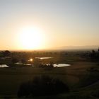 Die Sonne steht dem Golfplatz im Nacken