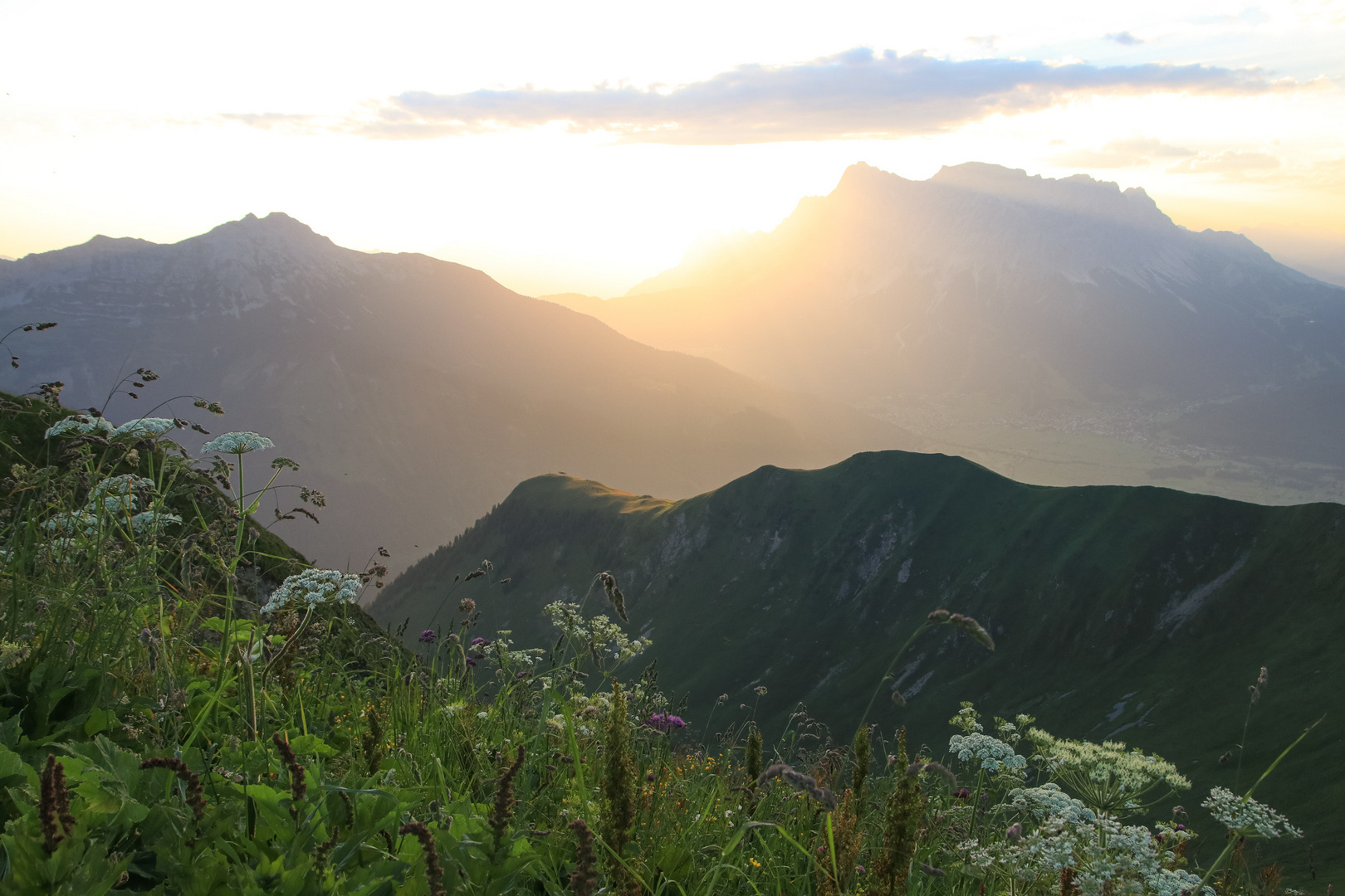 Die Sonne tönt...