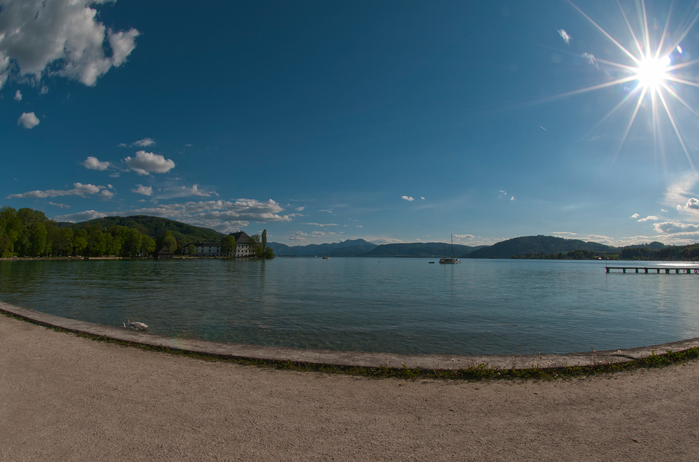 die Sonne über dem See