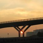 Die Sonne und die Brücke