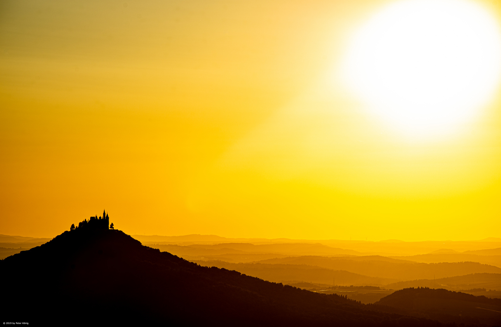 Die Sonne und die Burg Hohenzollern