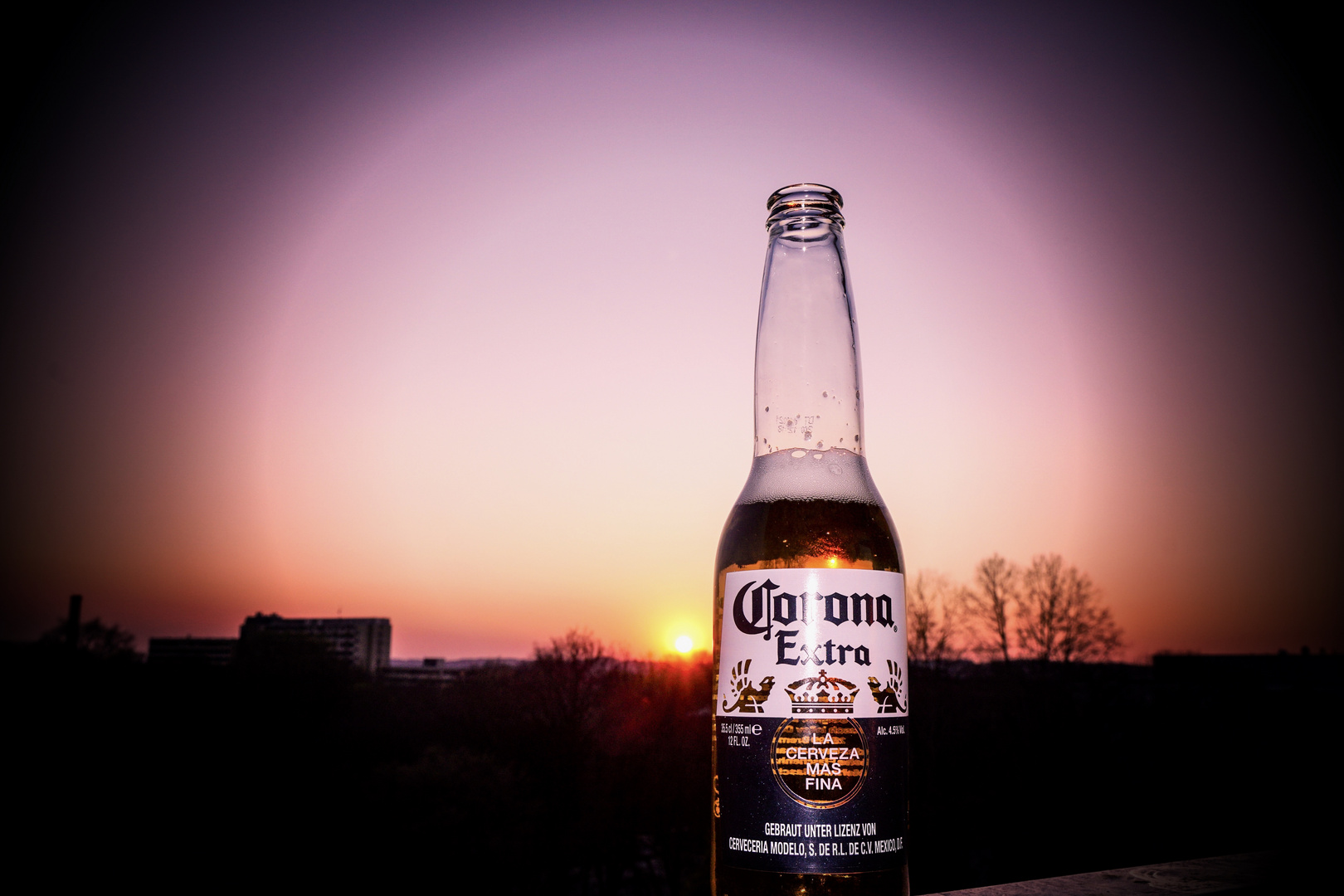 Die Sonne Untergang plus corona