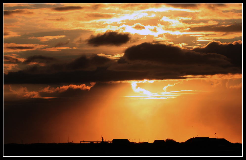 Die Sonne verabschiedet sich dramatisch