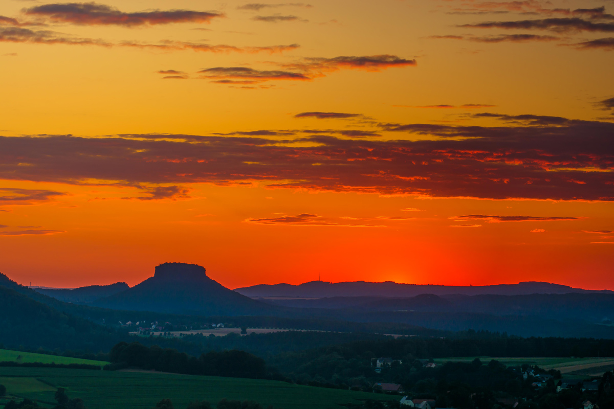  Die Sonne verschwindet gerade am Horizont