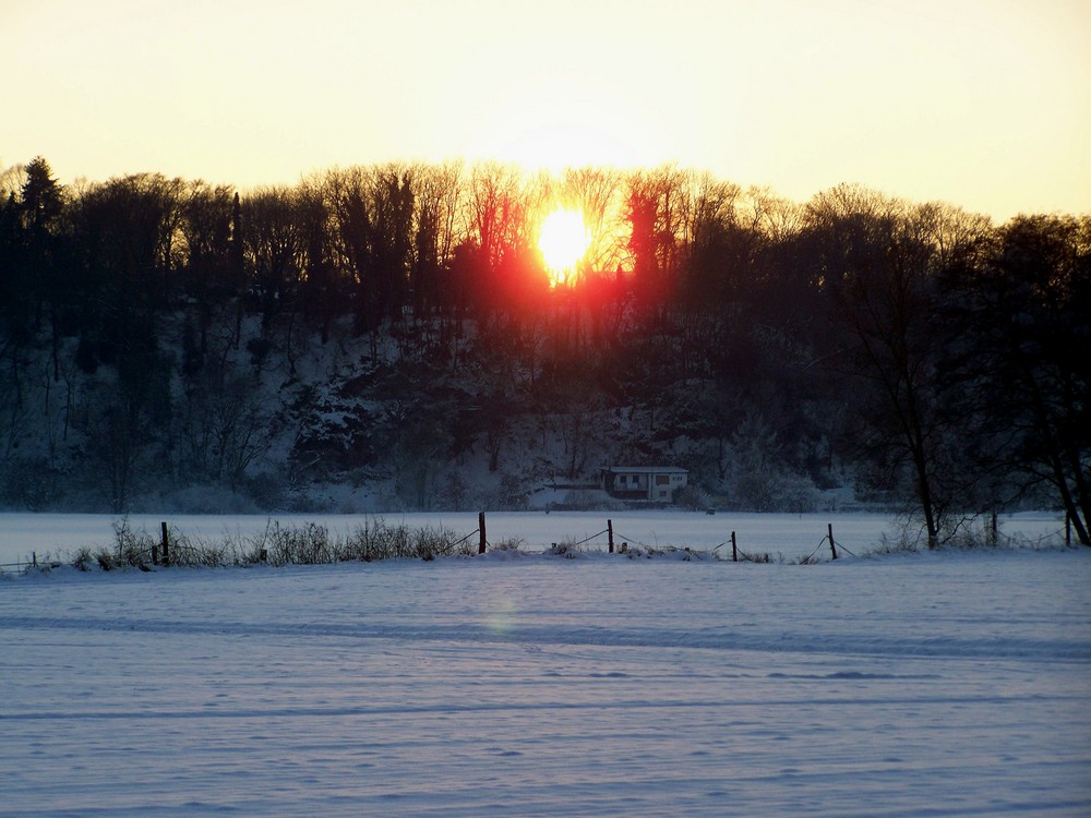 Die Sonne versingt im Schnee