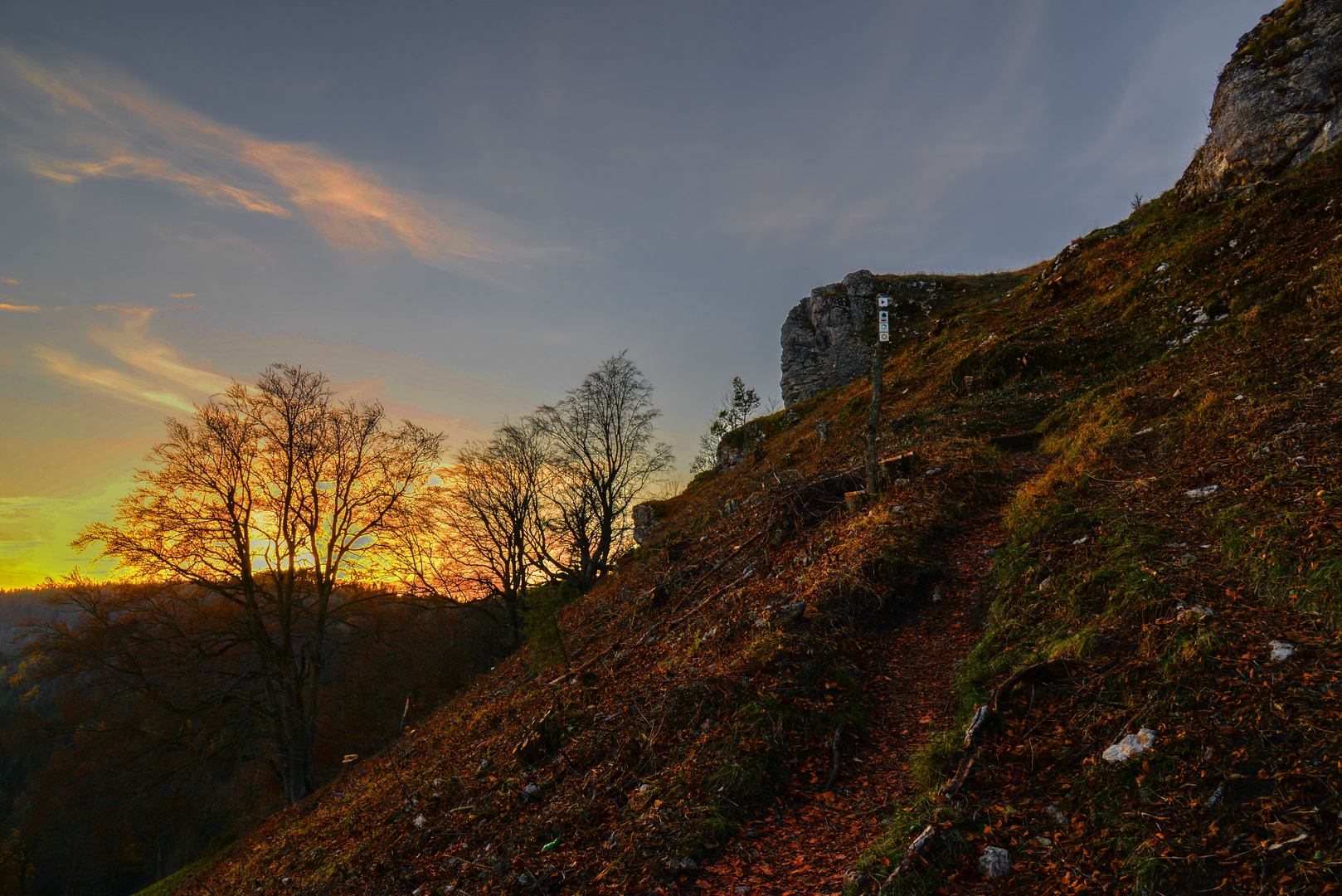 Die Sonne versinkt am Lochenstein