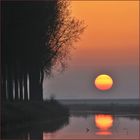 Die Sonne versinkt im Kanal (2)