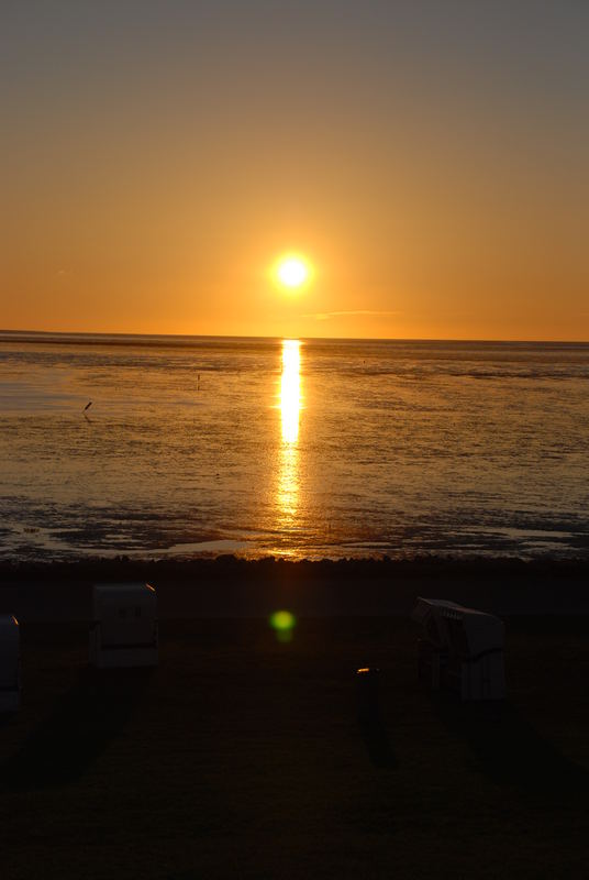 Die Sonne versinkt in der Nordsee