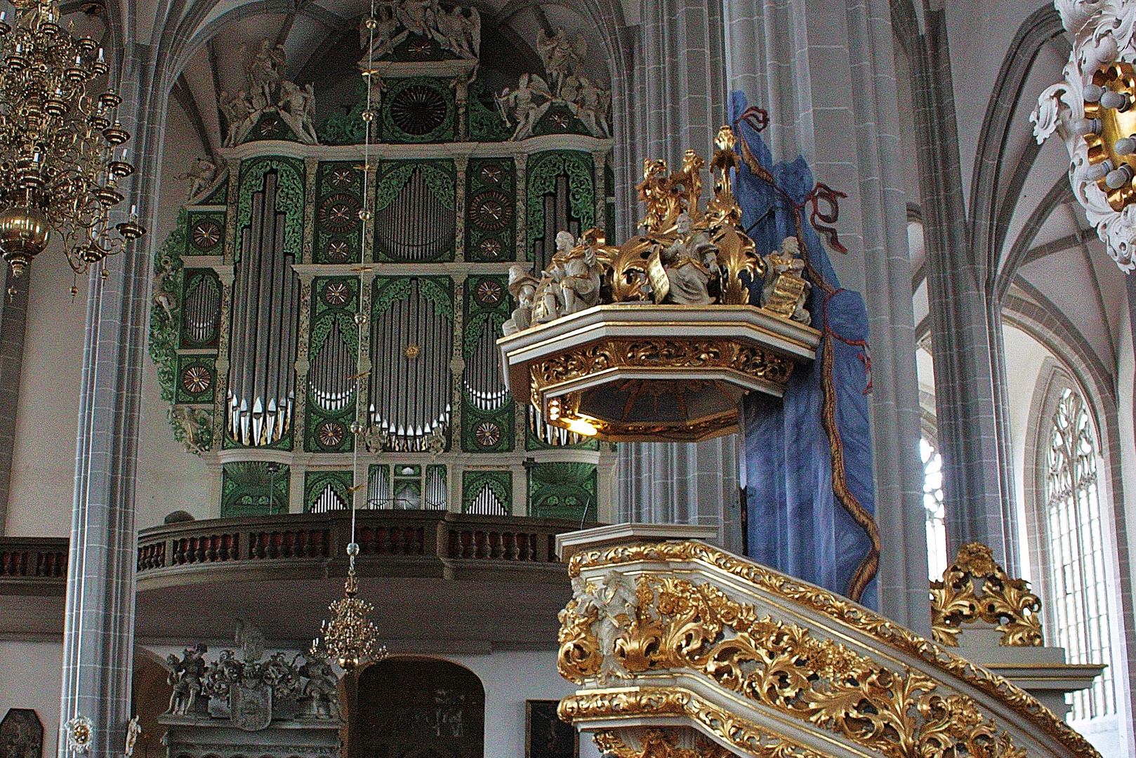 Die Sonnenorgel in der St.Peter-und Paulkirche in Görlitz s.u.