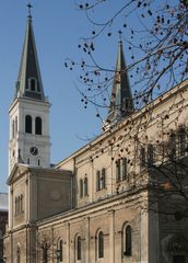 Die Sonnenseite der Johanneskirche, ein beliebter Taubentreff