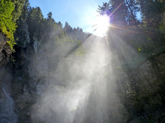 Die Sonnenstrahlen besiegen den Nebel ...