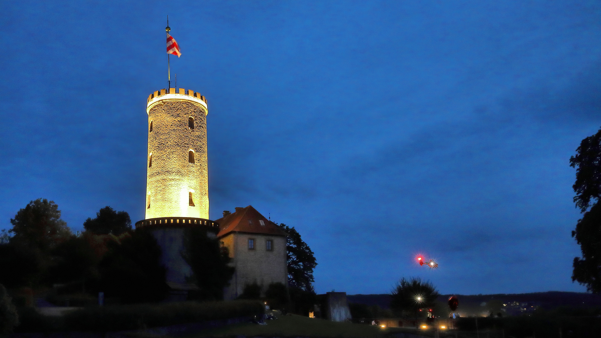 die Sparrenburg zur Blauen Stunde