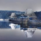 Die Sperrmauer der Möhnetalsperre (Möhnesee)