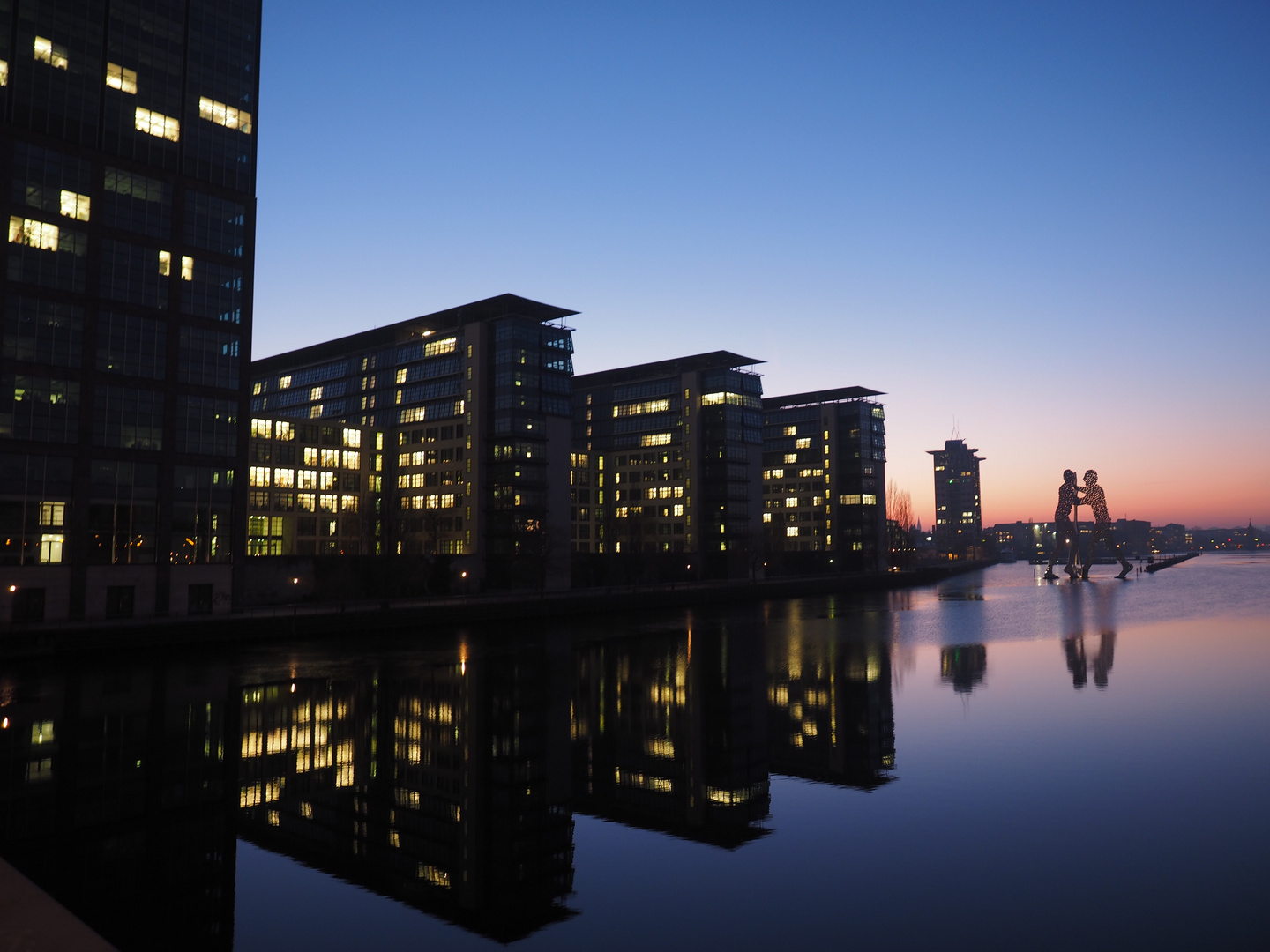 Die Spree in der Blauen Stunde