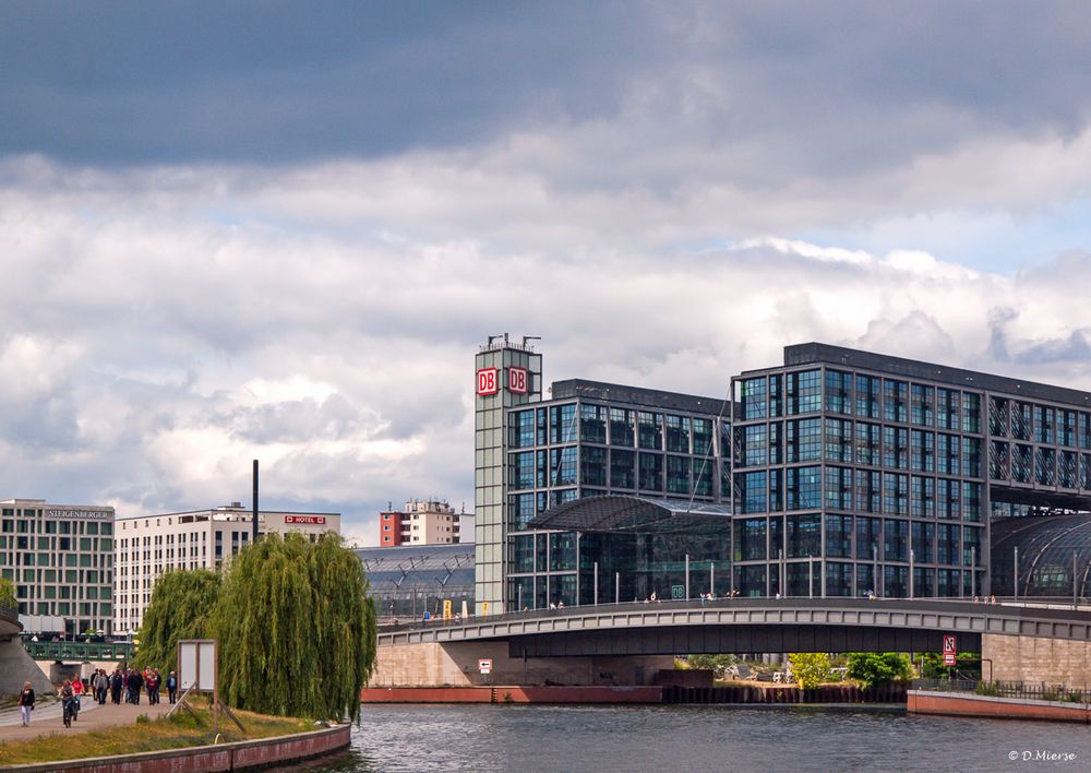 Die Spree und der Hauptbahnhof