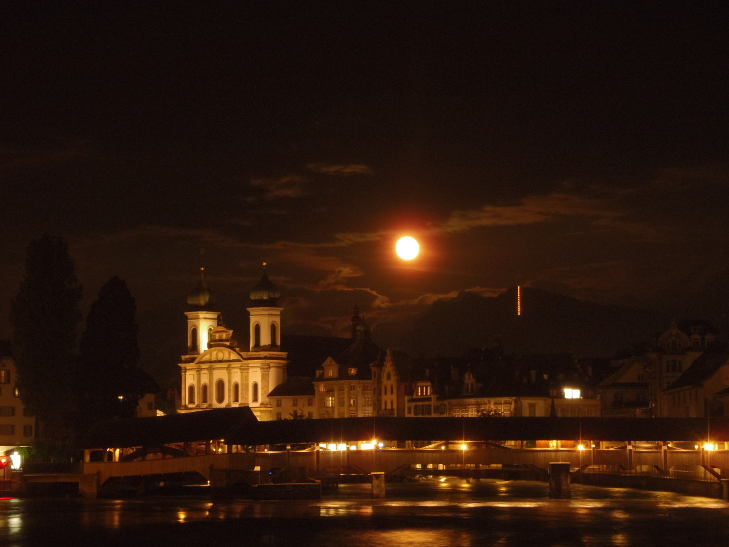 Die Spreuerbrücke unter dem Vollmond