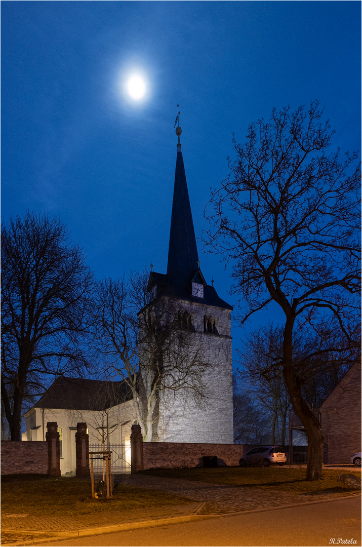 Die St.-Georg Kirche in Langenweddingen...