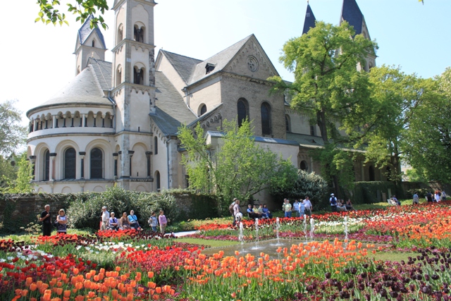 Die St. Kastor Basilika Kirche während der Buga 2011 in Koblenz