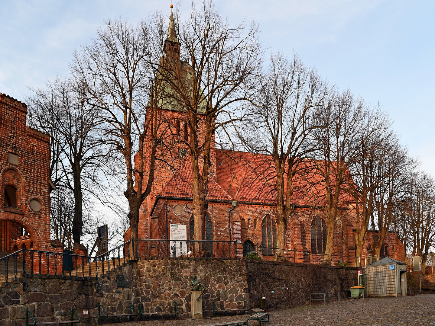 Die St. Nicolai-Kirche in Mölln und Till Eulenspiegel