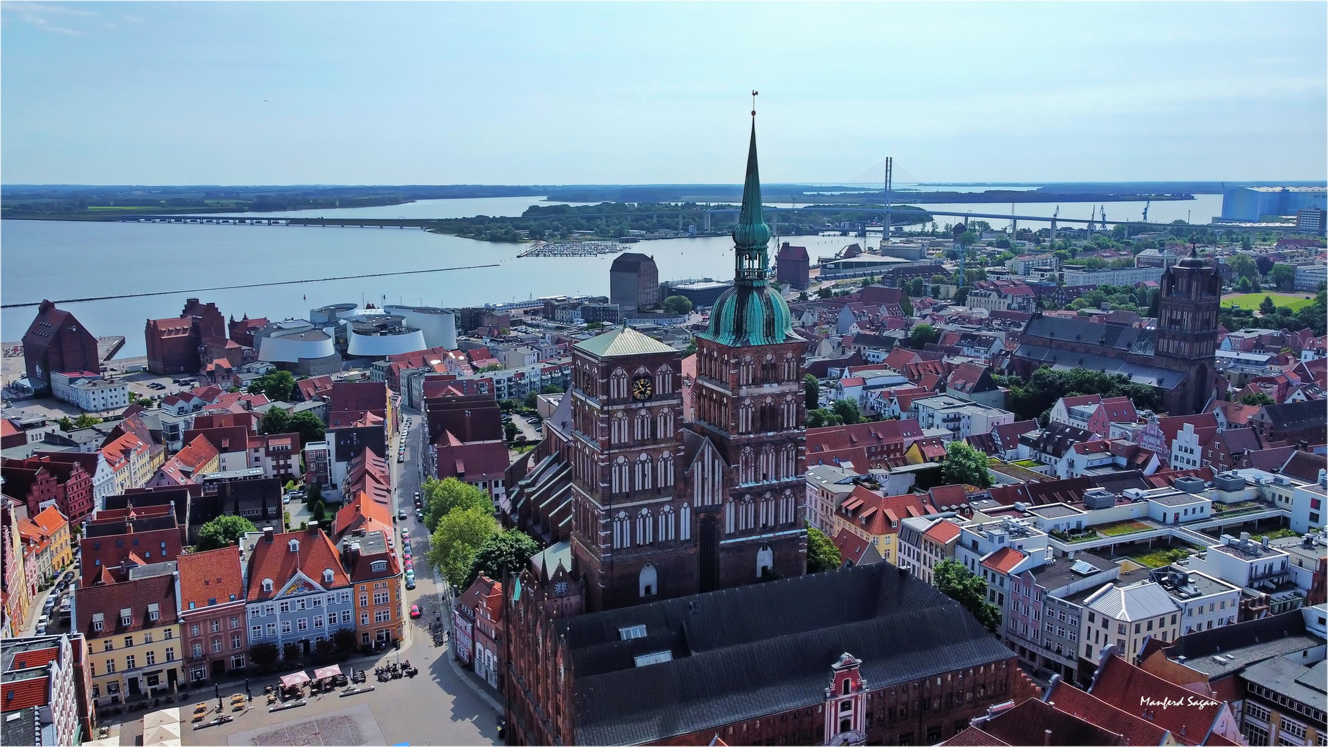 Die St. Nikolaikirche - die Älteste der drei Stralsunder Pfarrkirchen... 