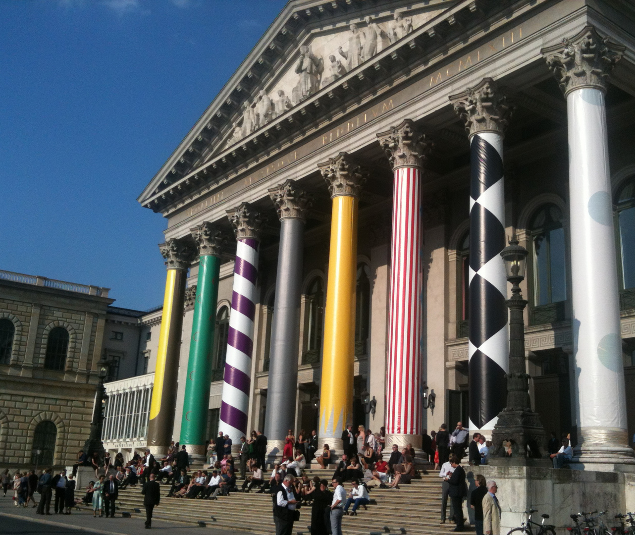 Die Staatsoper bekennt Farbe