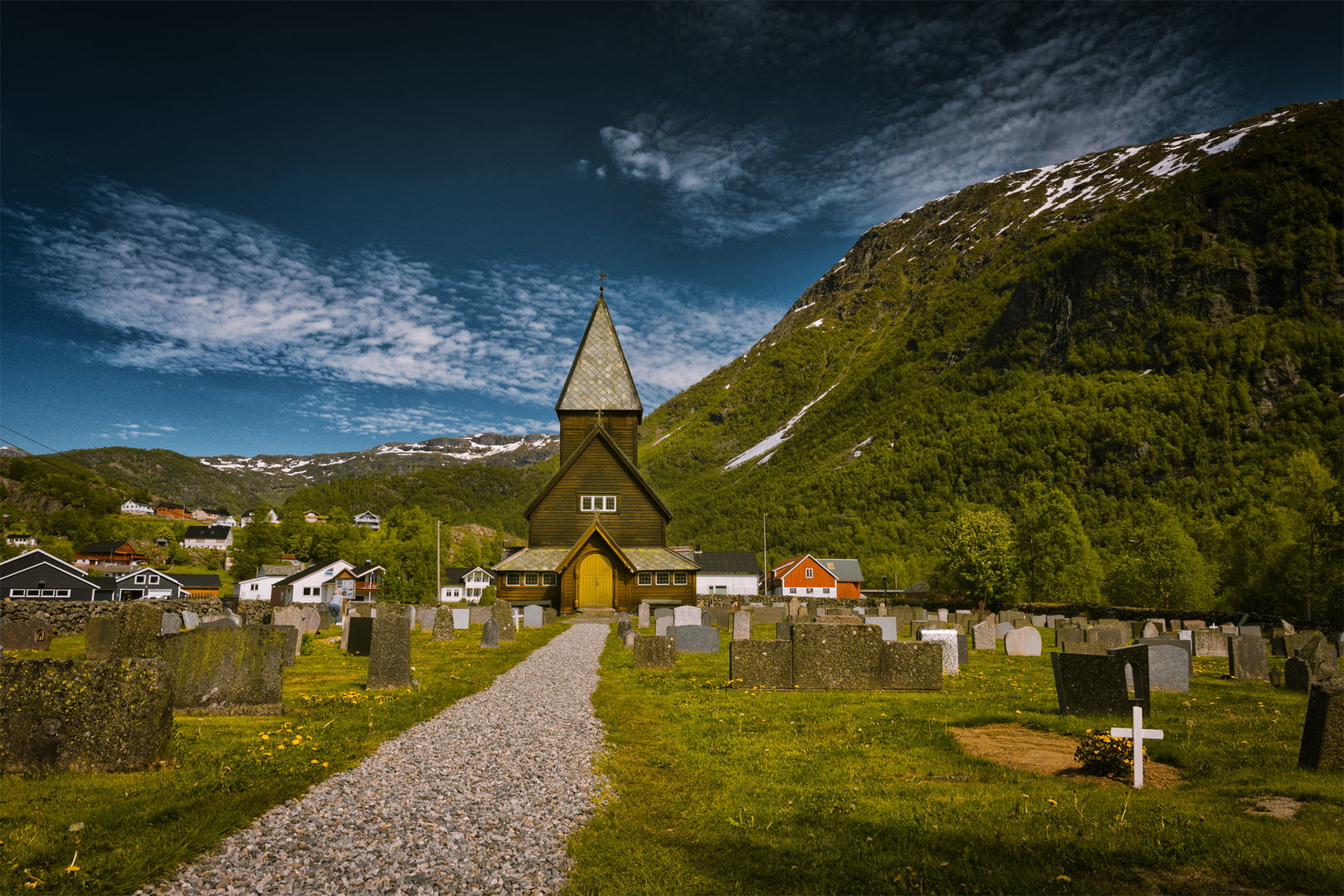 Die Stabkirche Røldal in Røldal in Norwegen 2023