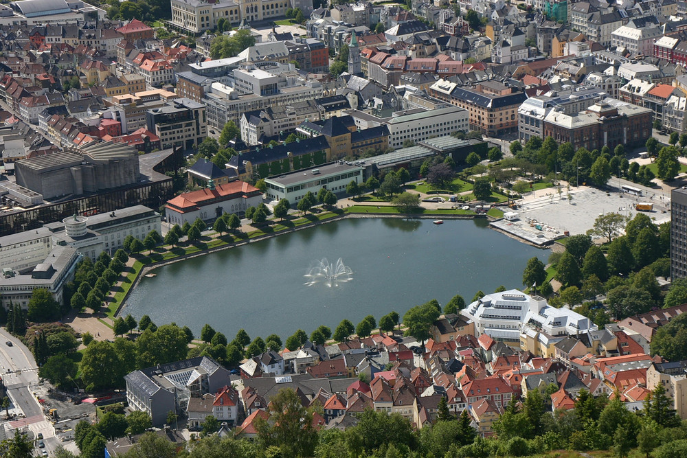 Die Stadt Bergen von oben gesehen