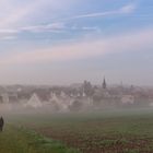 Die Stadt von Nebel gehüllt